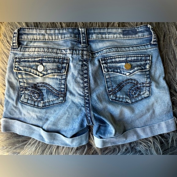 See Thru Soul Jean Shorts Women’s Size 29. Preowned/Good Condition. - Picture 2 of 6